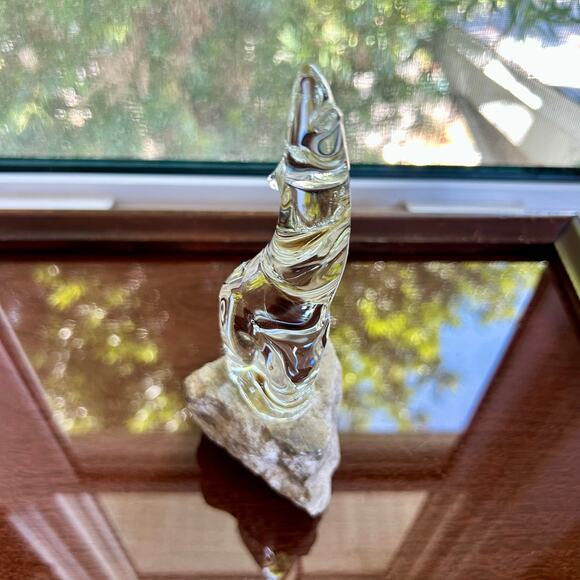 Vintage Clear Glass Howling Wolf Figurine on Stone Base - Picture 2 of 12